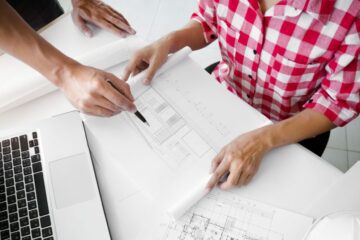 Image,Of,Engineer,Architect,Working,On,Blue,Print,-,Plan Angebotsbebauungsplan – privatrechtliche Baubeschränkungen und Grunddienstbarkeiten